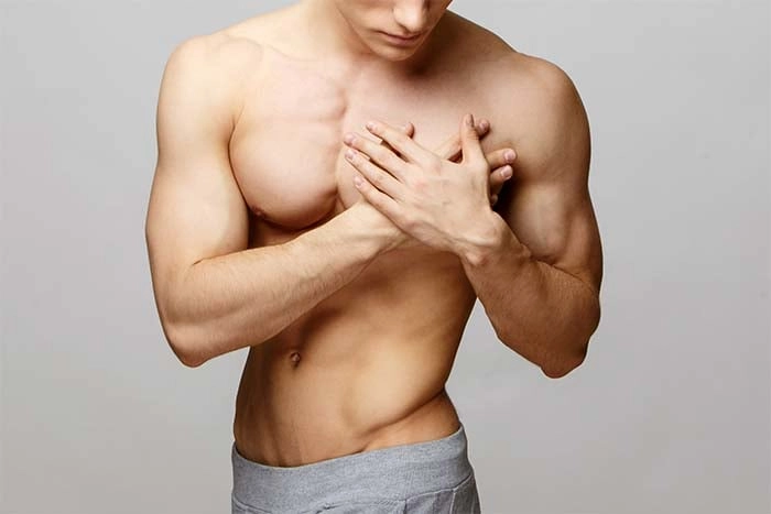 男性女乳症