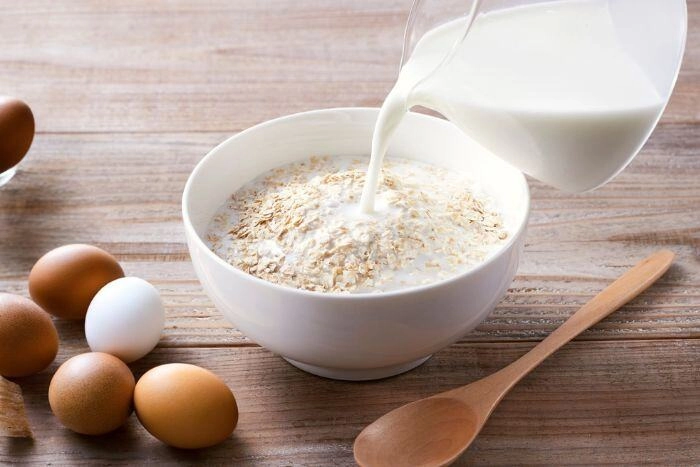 家裡自備水煮蛋+麥片+牛奶(+黑咖啡)