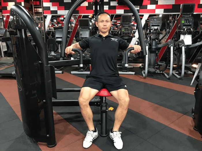 坐姿胸推