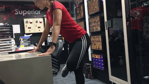 伸展大腿後側肌群