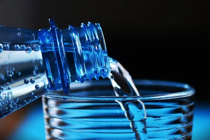 水