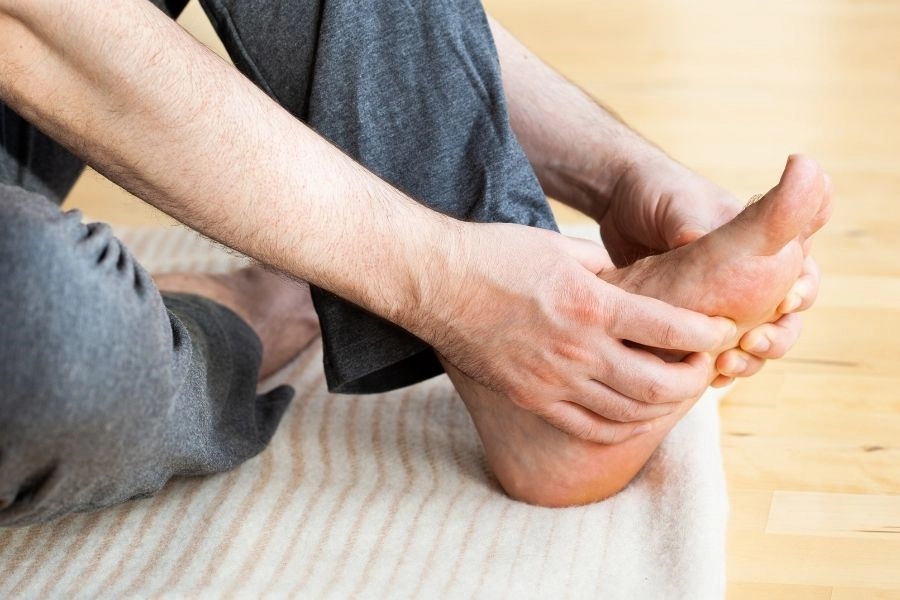 扁平足引起下背痛、膝蓋痛？物理治療師：這類人及早矯正