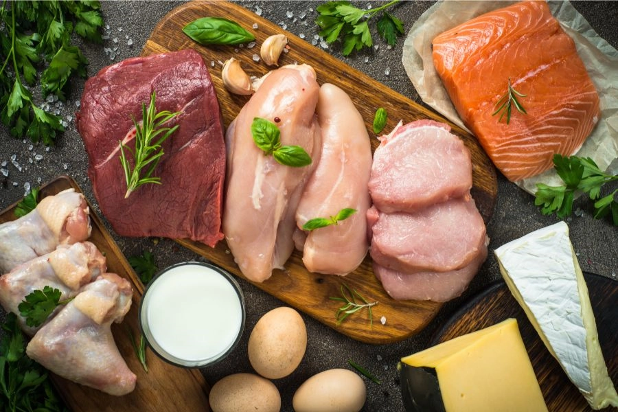 長肌肉只吃蛋白質夠嗎？這4大營養素不可或缺