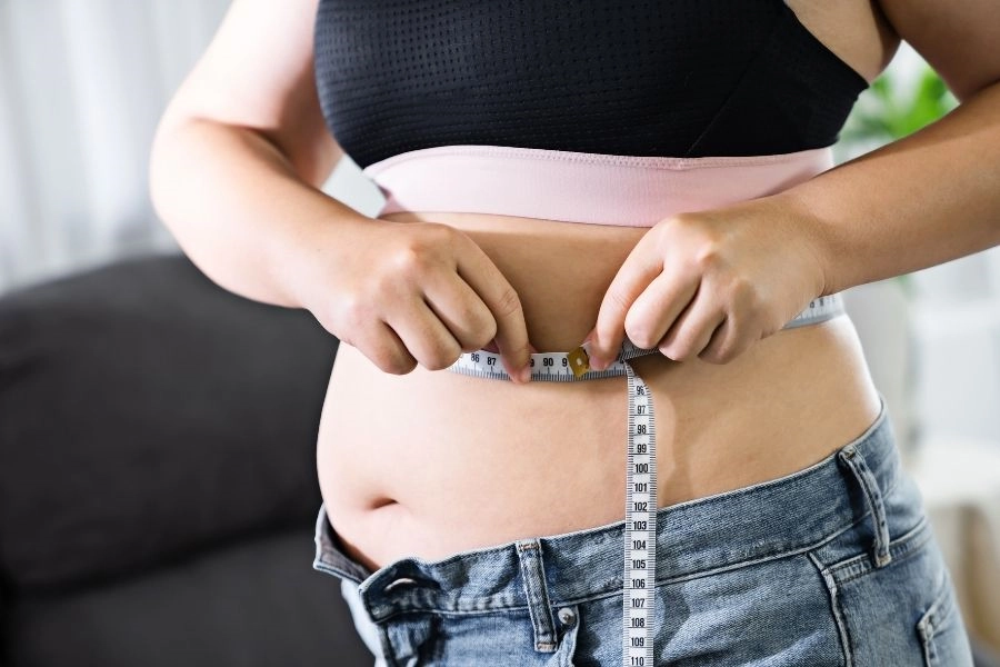 「肋骨外翻」導致胃凸、水桶腰，還會對健康造成危害！快用 5 招改善