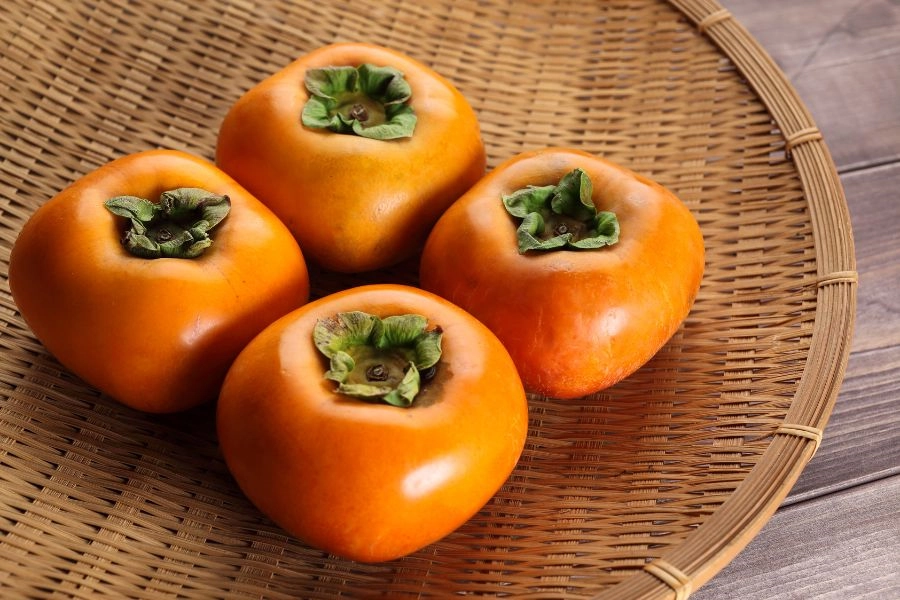 秋季柿子盛產季節來臨！掌握柿子營養、熱量與食用禁忌